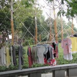 Ropa tendida en una plaza de Hangzhou