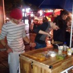 Puestos de comida callejeros:¿el part-time job de moda de los extranjeros?